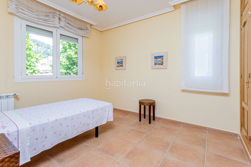 Foto f6113c0d-3bab-41ce-860f-9946245b9429. Casa aparellada amb calefacció a Colegios Moralzarzal