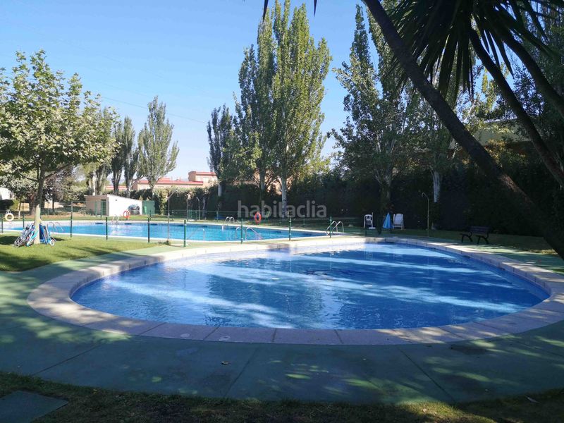 Foto 952d2820-e05b-4fab-b74c-26866258a2f5. Pis amb xemeneia calefacció piscina a Parque de la Coruña-Las Suertes Collado Villalba