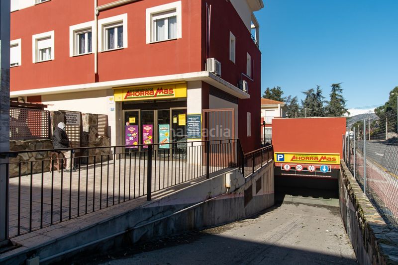 Foto edd9b087-fc43-43e9-94b7-921bffe530aa. Pis amb xemeneia calefacció piscina a Parque de la Coruña-Las Suertes Collado Villalba