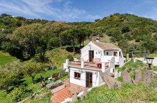 Masia  Partida cerro muñiz. Villa de estilo rustico en casares, parcela 30.000m