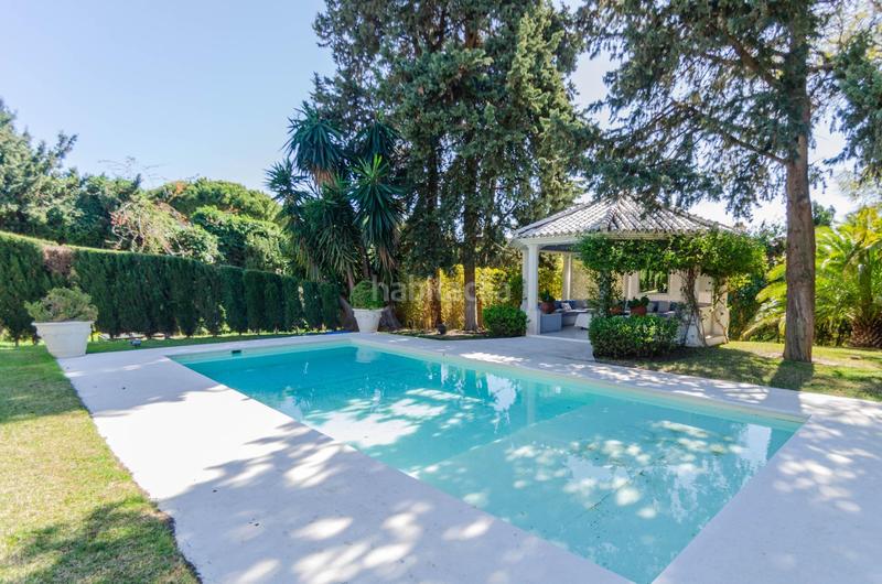 Foto b3e9a307-2b1f-4be4-9eb7-6545869a1324. Chalet villa de lujo en la urbanización sitio de Calahonda en Mijas
