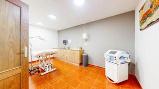 Local Comercial a San Pedro de Alcántara Pueblo. Local con licencia de peluquería y estética o cambio de uso a vi