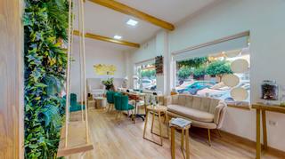 Traspàs Local Comercial a Puerto Deportivo. Se traspasa salon de belleza y estetica funcionando