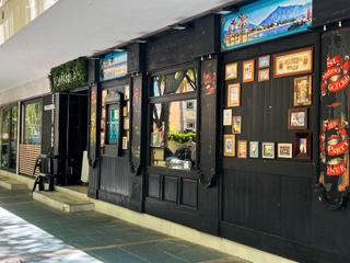 Lloguer Local Comercial a Las Lomas de Río Verde. Bar con licencia de música y local para cocinar a 130m de la pla