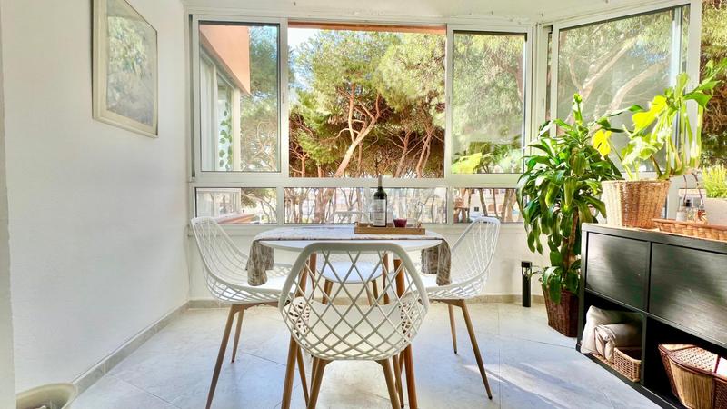 Foto 4bdc0485-b81b-4fac-80d3-174f8f08229f. Apartamento piso segunda línea de playa, con piscina ideal inversores en Mijas