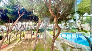 Apartamento en Calahonda. Piso segunda línea de playa, con piscina  ideal inversores