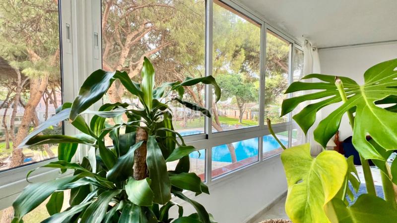 Foto dd0fbac6-97dc-401b-8923-ef87f9636396. Apartamento piso segunda línea de playa, con piscina ideal inversores en Mijas