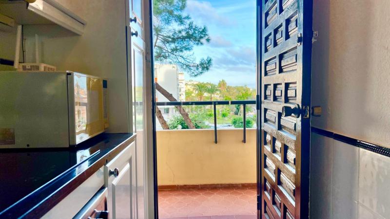 Foto fadcf7b2-7486-49f1-831b-7b85d7f71911. Apartamento piso segunda línea de playa, con piscina ideal inversores en Mijas