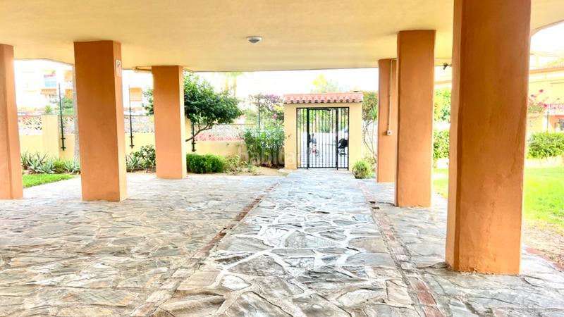 Foto fb32d24d-1402-4ed1-a72f-ffb1ea7c3415. Apartamento piso segunda línea de playa, con piscina ideal inversores en Mijas