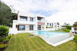 Casa a La Merced. Dos espectaculares villas recién terminadas en el centro de marb