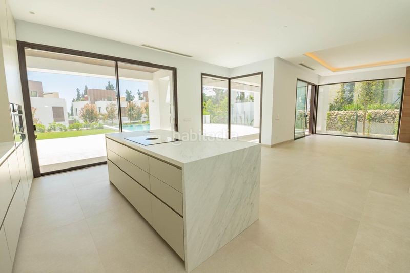 Foto b8e13c66-c42c-4e45-b653-a01fe717c7bf. Casa amb aparcament piscina a La Merced Marbella