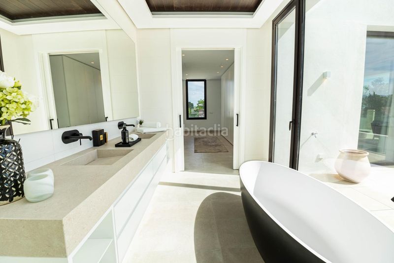 Foto f5643ccc-e1fc-44ad-9d77-c53b2e496635. Casa amb aparcament piscina a La Merced Marbella