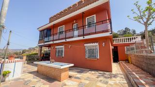Casa a Campanillas. Espaciosa casa con gran terreno y preciosas vistas en campanilla