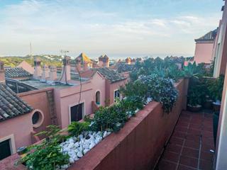 Semi detached house in Valle Romano Golf. Casa unifamiliar 235m2, rodeada de campos de golf, con vistas al