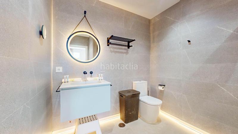 Foto 3aa2e82b-a273-42e7-b7f0-7c7d732d097f. Edificio fantástico complejo de apartamentos turísticos en primera línea de playa en Mijas