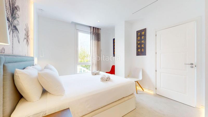 Foto 4129a853-cfaf-40bd-9b3e-0e55762041ea. Edificio fantástico complejo de apartamentos turísticos en primera línea de playa en Mijas
