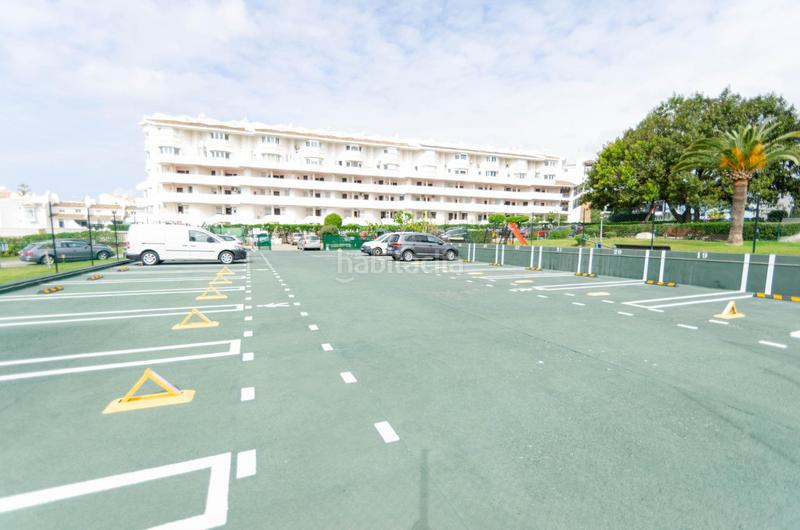 Foto 6348d13f-cd74-4cc4-ad46-8246f8150000. Edificio fantástico complejo de apartamentos turísticos en primera línea de playa en Mijas