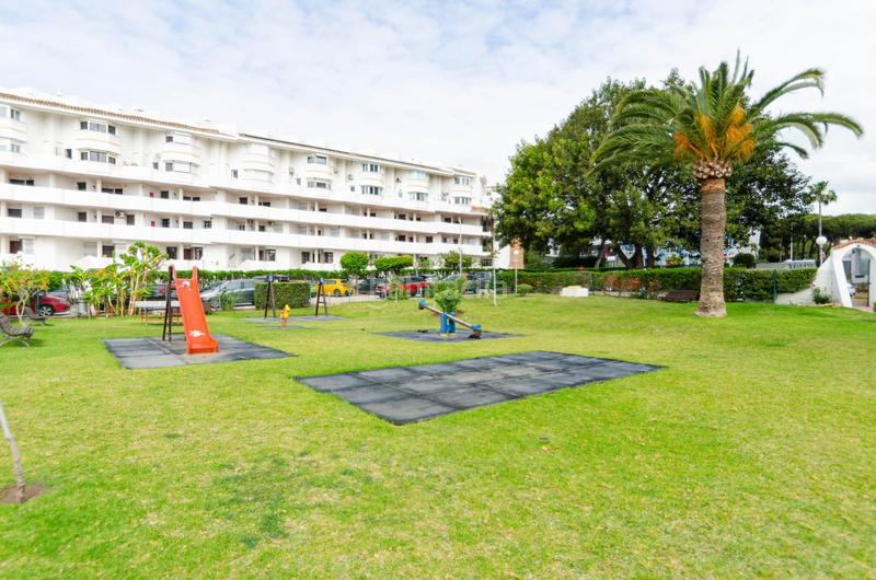 Foto 6fdb826c-1077-45cc-ada1-c3f19138b358. Edificio fantástico complejo de apartamentos turísticos en primera línea de playa en Mijas