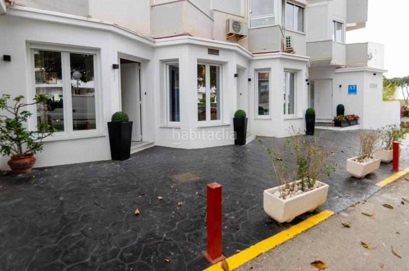 Foto 70c64f20-fe0a-44ff-a9c7-852bd6342a0a. Edificio fantástico complejo de apartamentos turísticos en primera línea de playa en Mijas