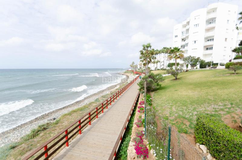 Foto a842392b-9212-4d8b-9cff-dbac9eb31353. Edificio fantástico complejo de apartamentos turísticos en primera línea de playa en Mijas