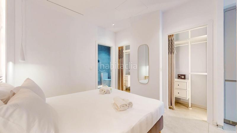 Foto e85d2e91-7a53-49a7-9afc-9eaae25754ad. Edificio fantástico complejo de apartamentos turísticos en primera línea de playa en Mijas