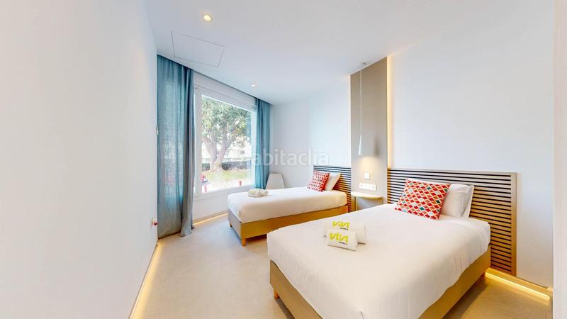 Foto ec2e921b-5c51-4efa-8d37-47418c3d420c. Edificio fantástico complejo de apartamentos turísticos en primera línea de playa en Mijas