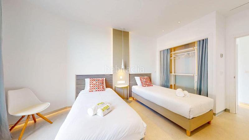 Foto fe6bead7-2cfb-4357-893f-3c4cb710589d. Edificio fantástico complejo de apartamentos turísticos en primera línea de playa en Mijas