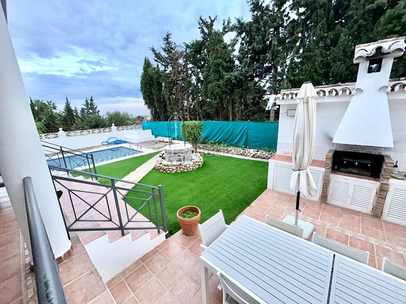 Foto 49a67109-6e86-4c7b-a8ed-3a0c160ec7aa. Xalet amb calefacció aparcament piscina a Valdeolletas - Las Cancelas - Xarblanca Marbella