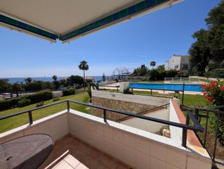 Rez-de-chaussée à Riviera del Sol. Piso en rentabilidad con vistas al mar y piscina en la cala de m