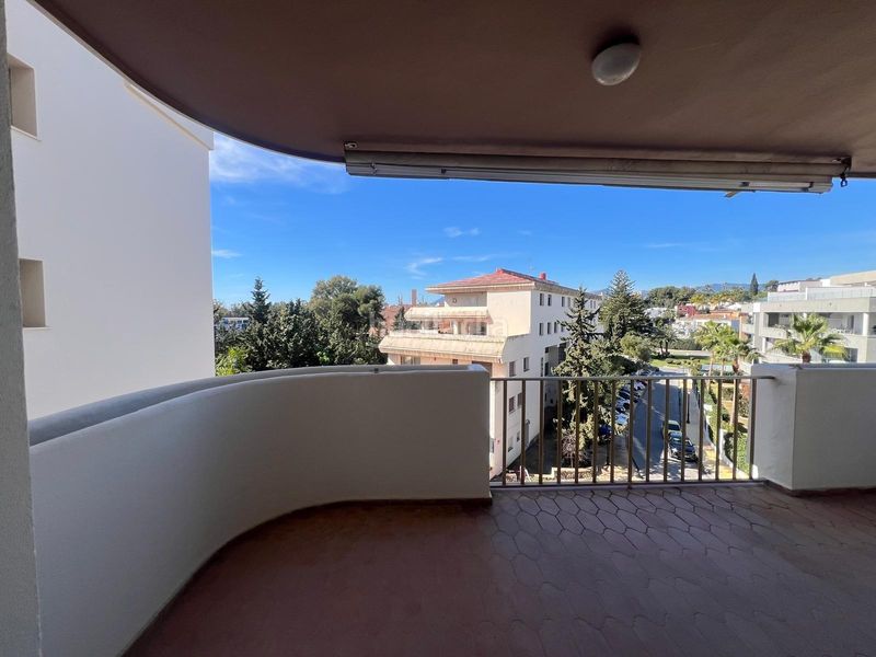 Foto d91dabcd-fb74-4c04-ac38-068c3d64035f. Pis amb calefacció aparcament piscina a Nueva Andalucía centro Marbella