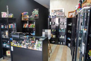 Lloguer Local Comercial a Solymar. Traspaso franquicia de herbolario exclusivo en puerto marina, be