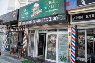 Lloguer Local Comercial a Solymar. Traspaso franquicia de herbolario exclusivo en puerto marina, be