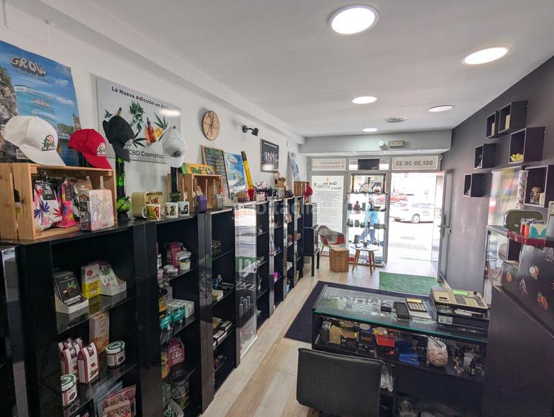 Foto b1b797f4-4daf-4cf2-b3d7-52b7499d26e9. Alquiler local comercial traspaso franquicia de herbolario exclusivo en puerto marina, . en Benalmádena
