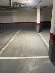 Parking coche en Puerto Marina. Se vende amplia plaza de garaje en benalmádena