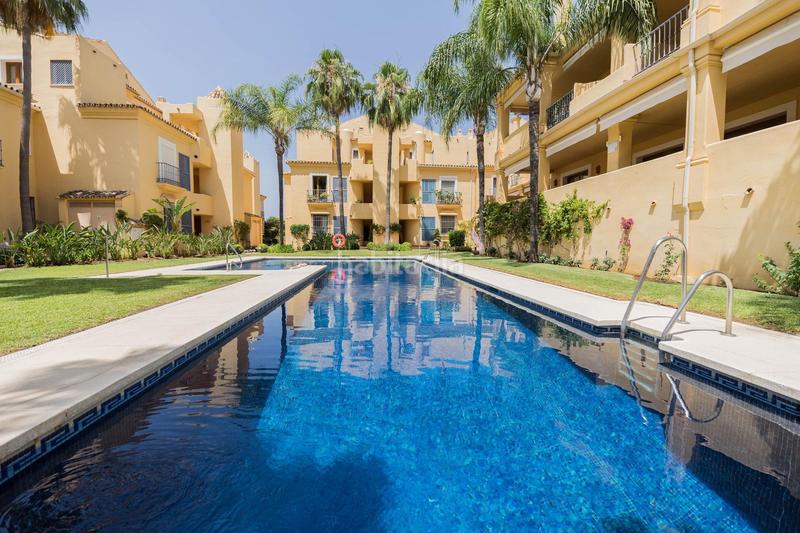 Foto f1203fa8-62f9-4672-9253-25a328b7f20d. Apartamento magnífico piso de 3 dormitorios con terraza privada en nageles en Marbella