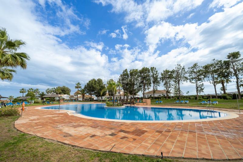 Foto fd7479a6-220d-489c-9f2e-8fcc0b36068d. Apartamento  con vistas al mar en La Duquesa en Manilva