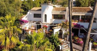 Casa en Campo de Mijas. Gran oportunidad  gran local comercial con vivienda encima