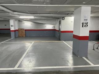 Aparcament cotxe a Solymar. Plaza de parking zona puerto deportivo benalmádena
