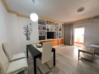 Apartamento en Sierra de Estepona - Avda. de Andalucía. Amplio piso en estepona a 700 m del mar