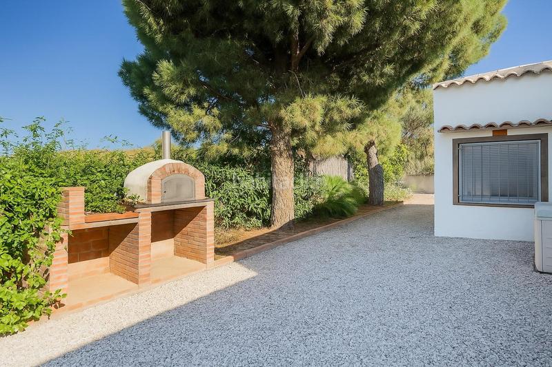 Foto c8b4bfcc-4683-4d79-a5c8-602b5f617481. Casa preciosa finca rústica con vistas al mar naturaleza precio negociable en Mijas