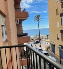 Apartamento en Puerto Deportivo. Piso en primera línea de playa  paseo marítimo, puerto deportivo