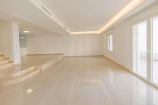 Reihenhaus  Urbanizacion urbanización nueva andalucía. Casa adosada totalmente reformada en  nueva andalucía rio verde