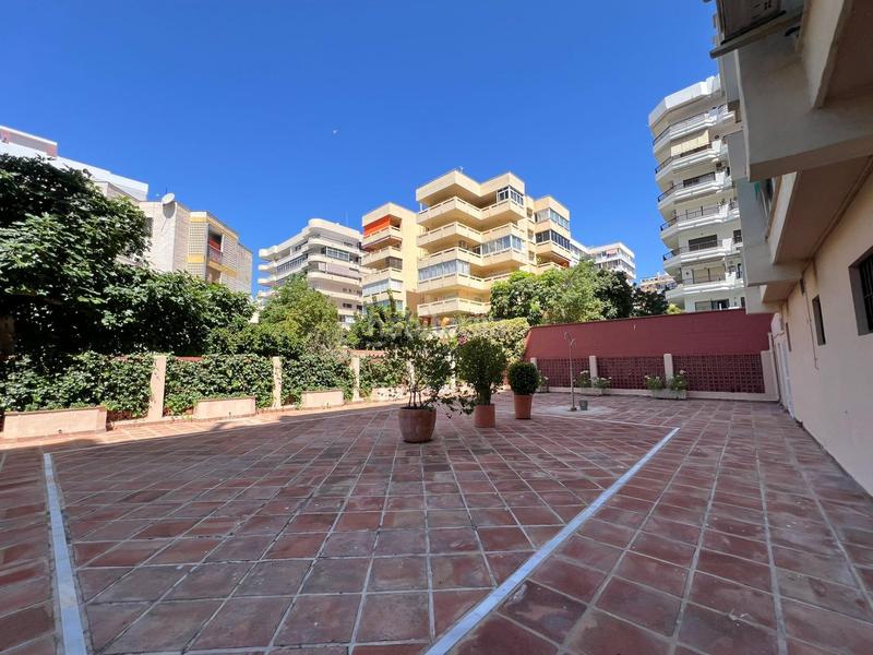 Foto 4543cf85-f2bc-4268-b97c-3658e94e58f1. Estudio amplio estudio reformado 2a linea de playa centro en Marbella