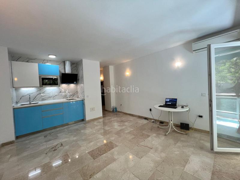 Foto b01d9ef6-912a-4d55-9948-1431603fb3fb. Estudio amplio estudio reformado 2a linea de playa centro en Marbella