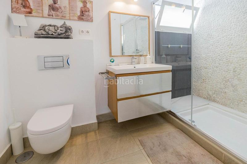 Foto c7b54207-f0b5-42a0-b286-4ae05b9d6f62. Chalet villa con vistas despejadas en jardines del águila costa en Mijas