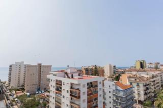 Àtic a Puerto Deportivo. Amplio y céntrico ático con terraza y vistas al mar en fuengirol