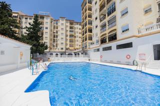Ático en Puerto Deportivo. Amplio y céntrico ático con terraza y vistas al mar en fuengirol