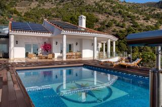 Chalet in Valtocado - La Alquería - La Atalaya. Villa moderna con piscina y privacidad en mijas  lista para entr