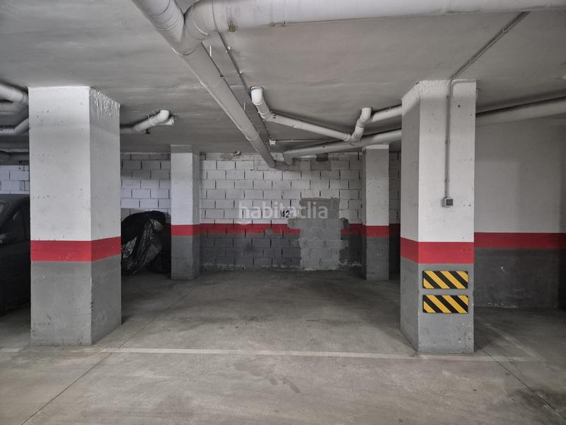 Foto 153c82b0-a656-417f-90ee-cb77230b20d4. Parking coche plaza de parking en torreblanca, en Fuengirola