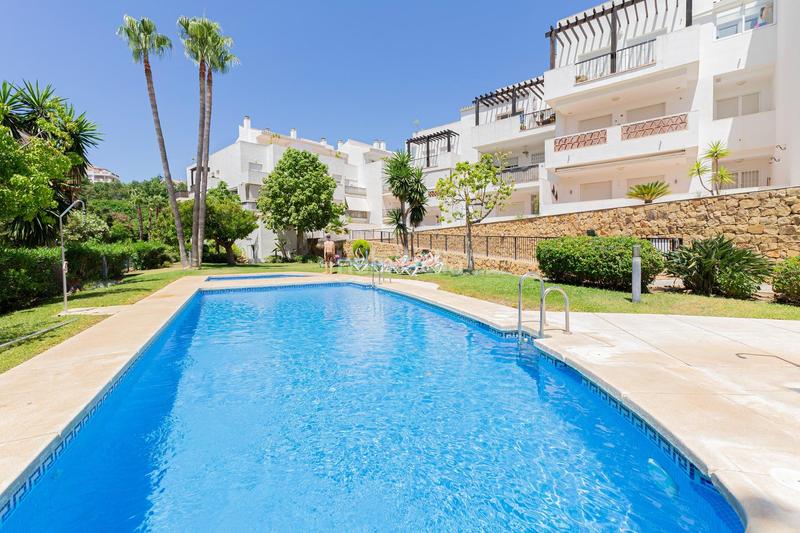 Foto 6b330408-8c9f-40aa-9d23-8241b2f2c5b8. Planta baja  con gran terraza, garaje y jardín de invierno en Riviera del Sol en Mijas